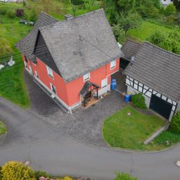 Gemütliches Zuhause mit Scheune, Garagen und idyllischem Garten!