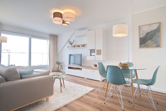 Neu renovierte und möblierte Wohnung mit Balkon, sehr ansprechend und komfortabel eingerichtet, mit Internetzugang