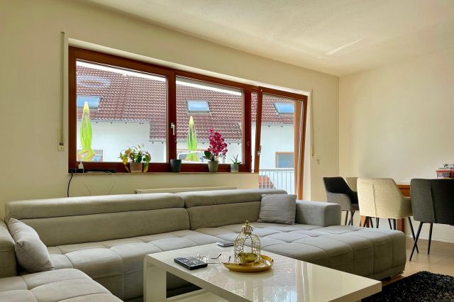 Wohn-/Essbereich mit Balkon (Whg. 3)
