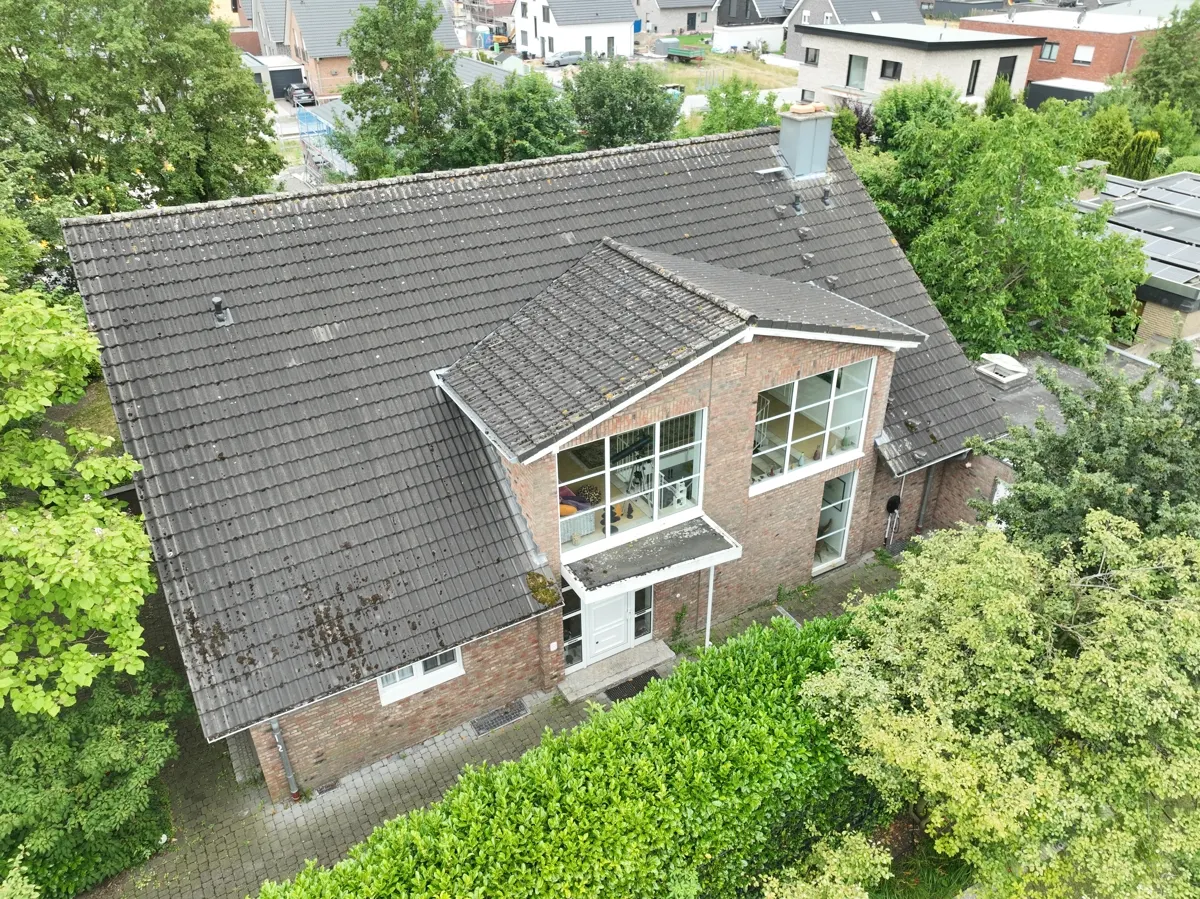 Die großen Panoramafenster zur Frontseite