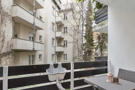 Gemütliche 2-Zimmer-Wohnung mit Aufzug  und  zwei Loggien in Düsseldorf-Pempelfort