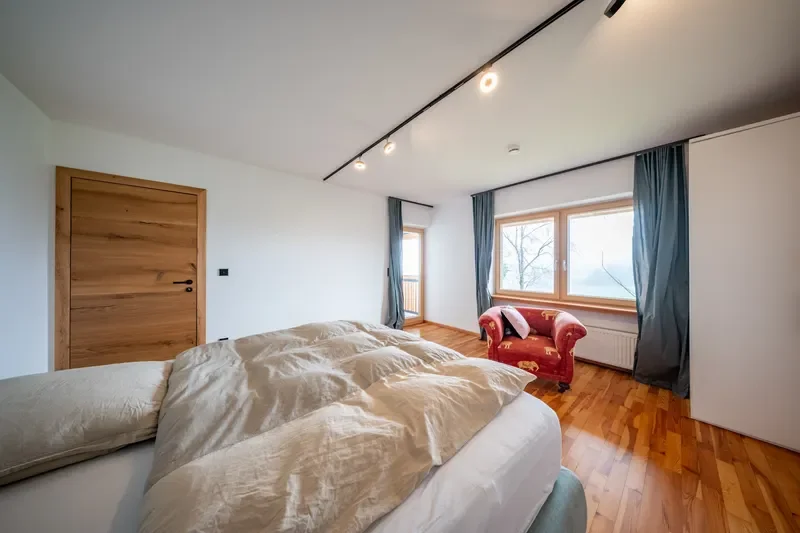 Obergeschoss Wohnung 2 - Schlafzimmer