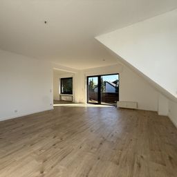 ATTRAKTIVE DG-WOHNUNG IM MAISONETTESTIL MIT SÜDBALKON IN ST. TÖNIS!