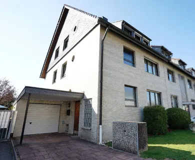 Komplett bezugsfrei: 2-Fam.-Eckhaus mit ca. 227 m² wohnlich ausgebauter Fläche in Köln-Dünnwald!