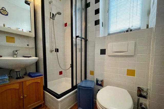 Bad mit Dusche (EG)