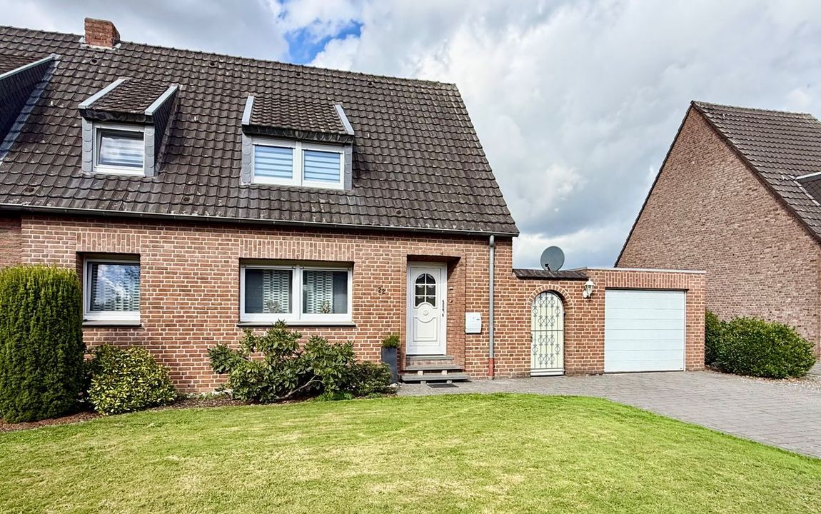 Familienglück am alten Deich, modernisierte Doppelhaushälfte mit großem Garten und freiem Feldblick