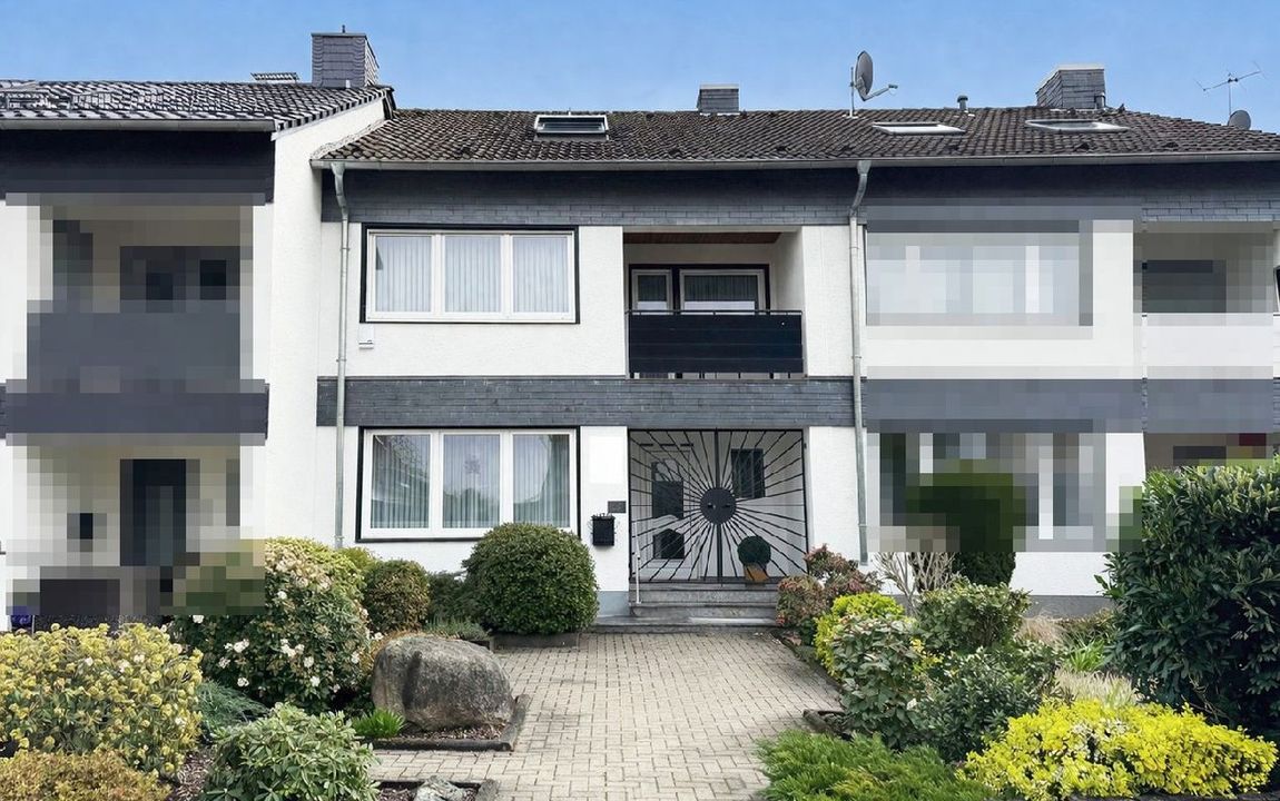 NEU in Lützenkirchen: Gepflegtes Reihenmittelhaus mit Garten und Garage