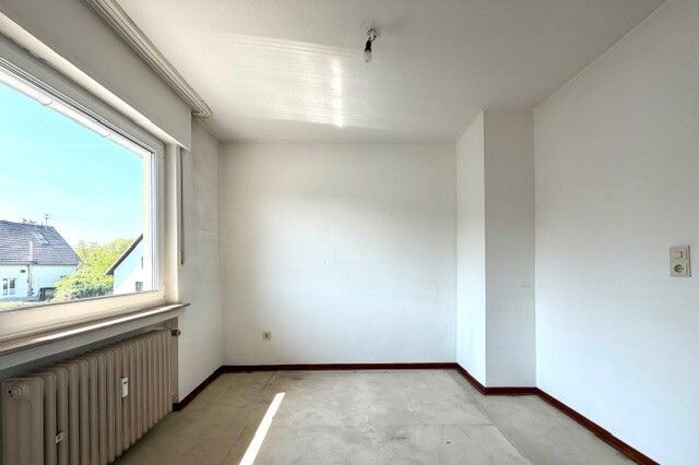 Haushälfte rechts - 1.Zimmer rechts unmöbliert