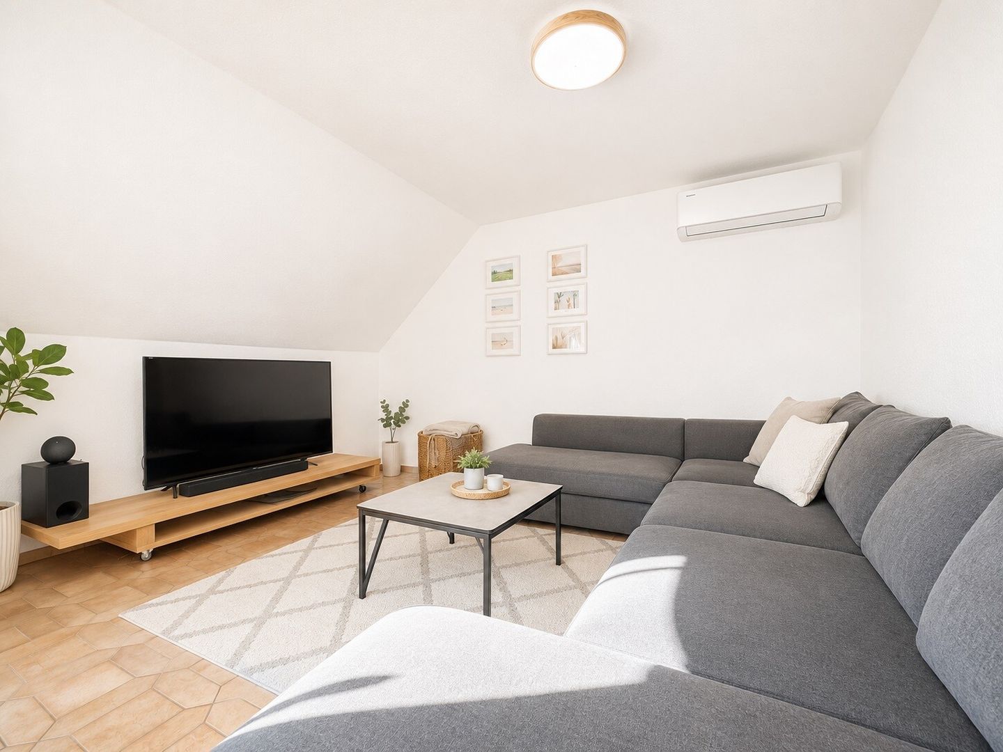 GROSSZÜGIG WOHNUNG IN KREFELDER DYK-LAGE ZU MIETEN! - Photo 1