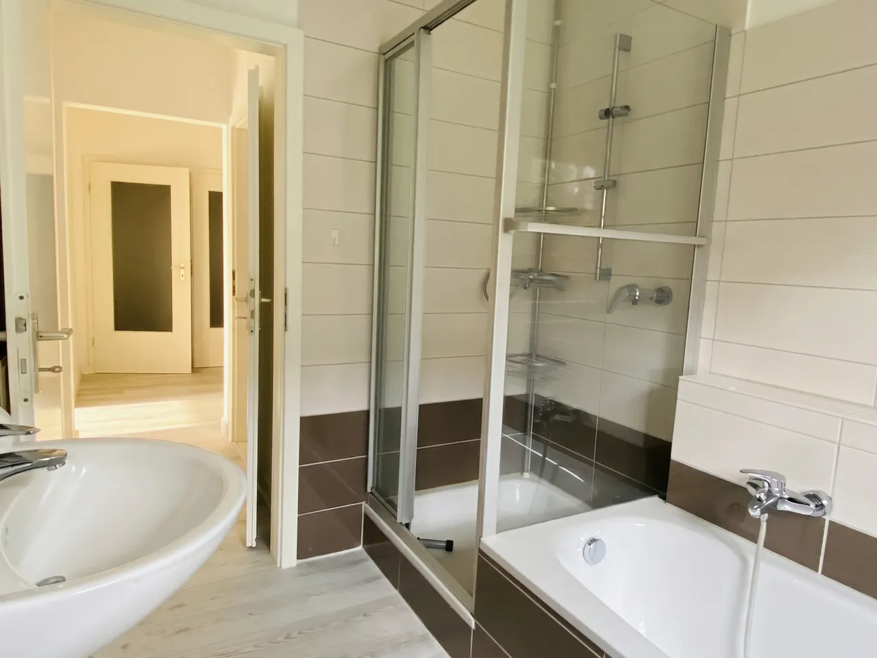Wanne und Dusche