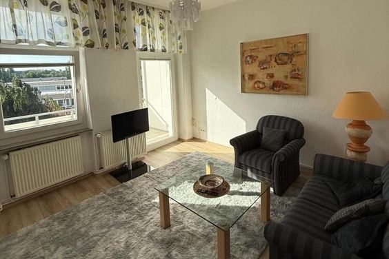 Schöne, gemütliche 2 Zi.-Wohnung, möbliert, mit Balkon Richtung Westen, PKW-Stellplatz.