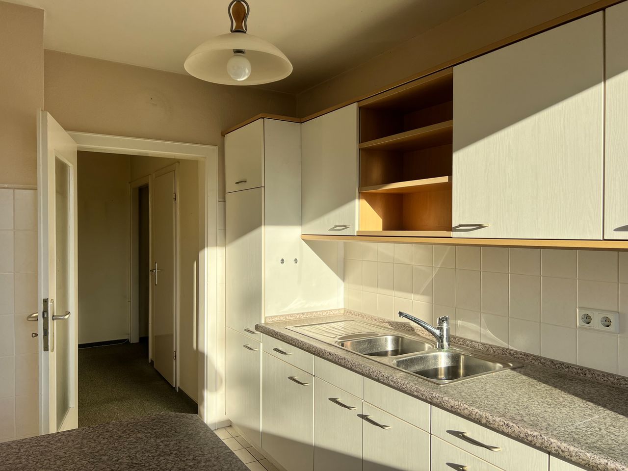 Geräumige Einbauküche