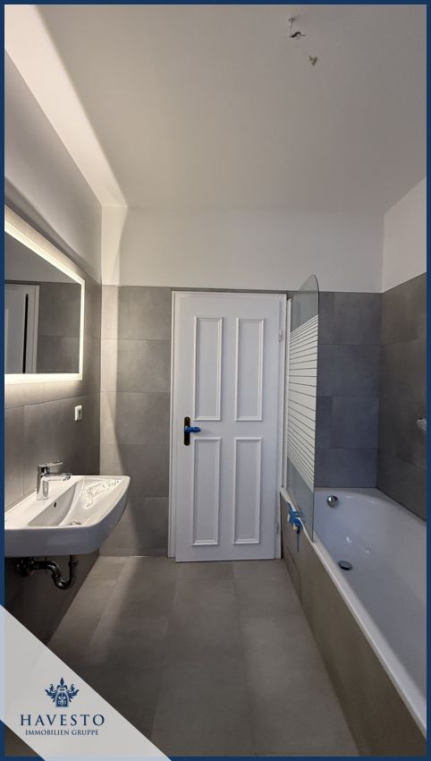 Exklusiv renovierte 2-Zimmer Wohnung mit Balkon ins Grüne, neuer EBK & hochwertiger Ausstattung! - Photo 4