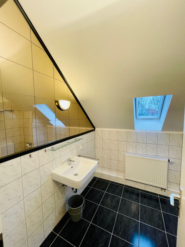 MA-Seckenheim – großes Dachstudio mit Einbauküche - Photo 4