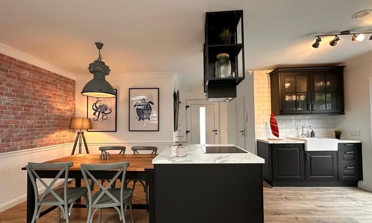 K&uuml;che mit Essbereich