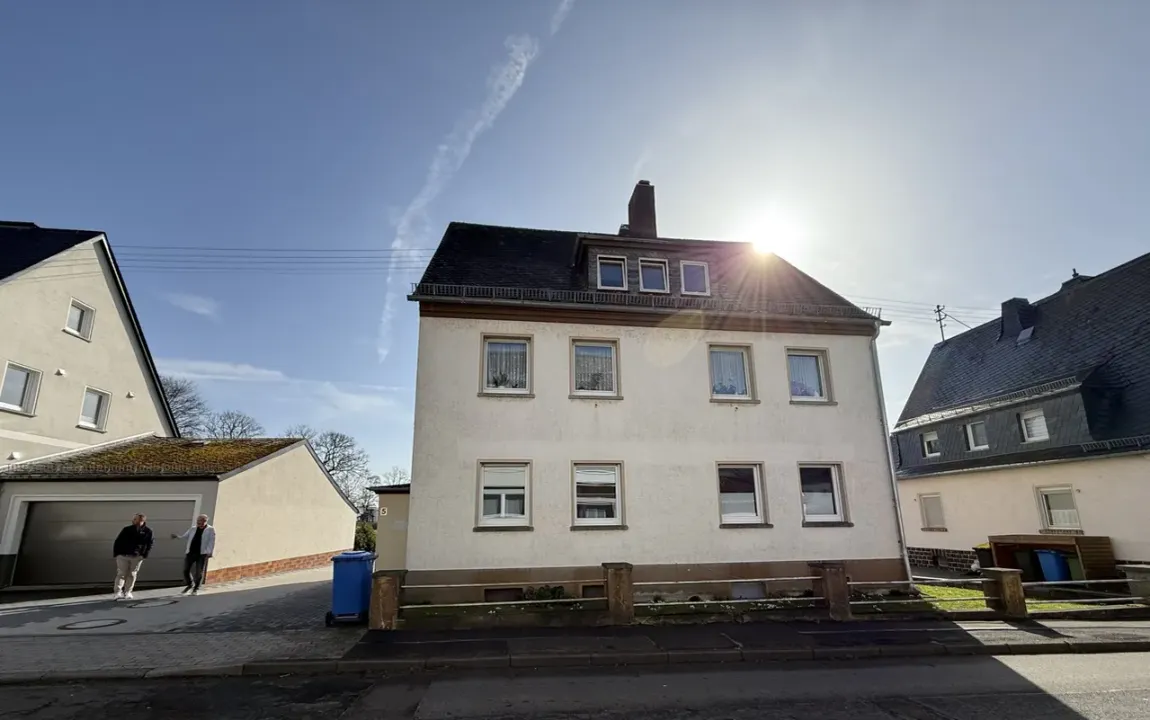 Vermietetes MFH mit 3 Garagen und einer großzügigen Terrasse in Emmelshausen zu verkaufen!