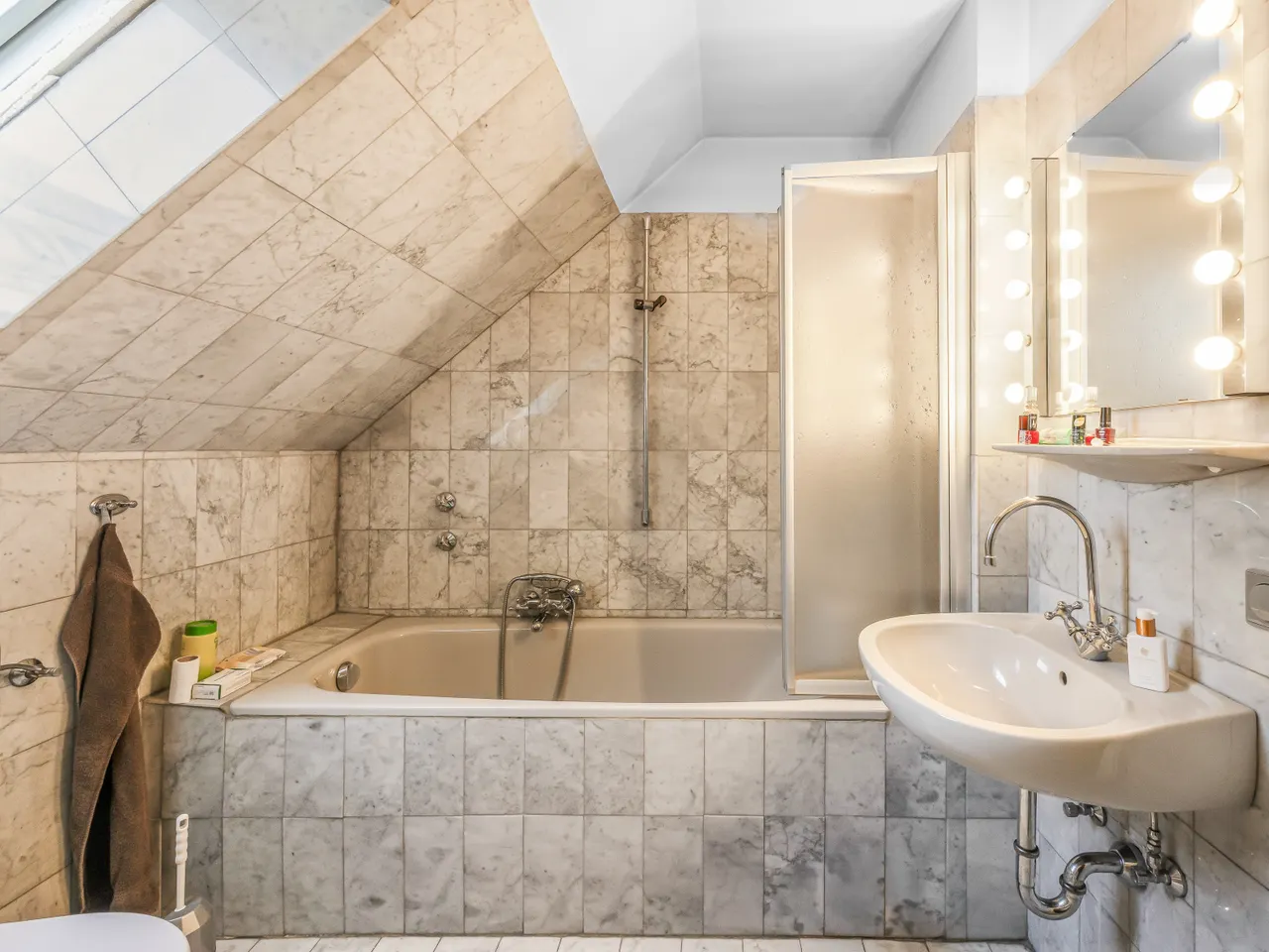Zweites Badezimmer