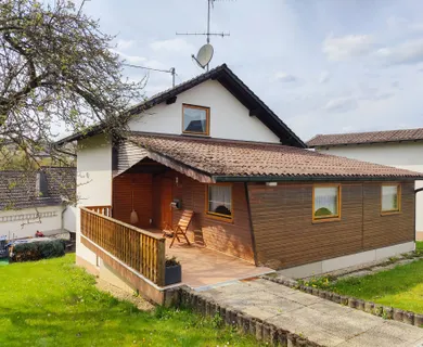 Gepflegtes Einfamilienhaus mit Garage und ehemaligem Ferienhaus nahe Altenkirchen!