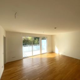 Moderne 2-Zimmer-Wohnung mit großzügiger Wohnküche, großem Balkon und TG-Stellplatz