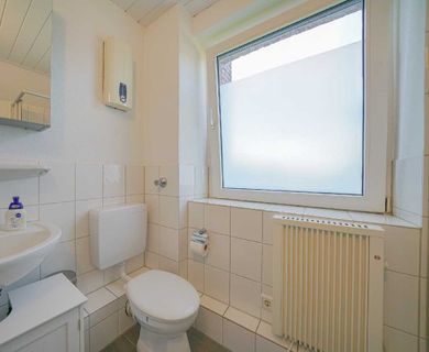 Ratingen-Ost: Helle 2-Zimmer-Wohnung mit Einbauküche und Gartenmitbenutzung - Photo 4