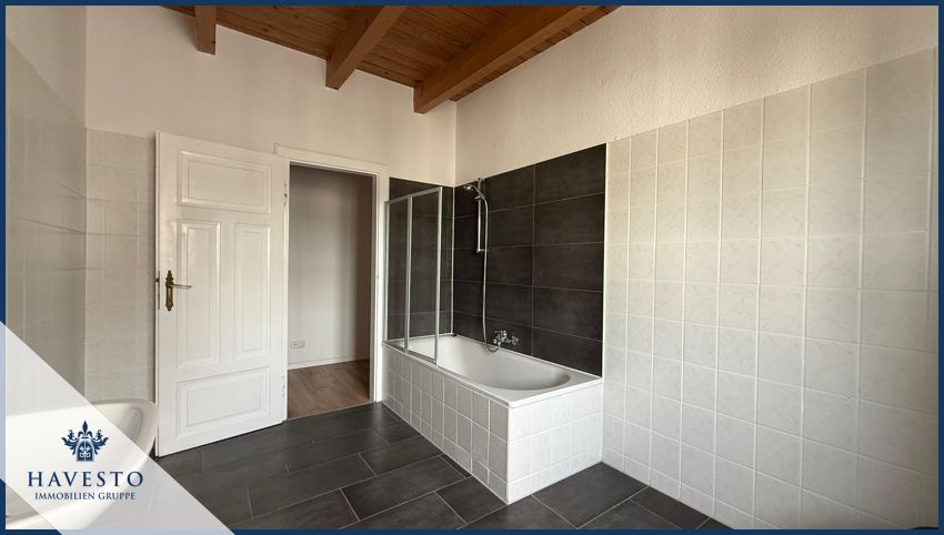 Charmante 3-Zimmer-Dachgeschosswohnung mit Balkon zum Innenhof – ca. 78,75 m² - Photo 2