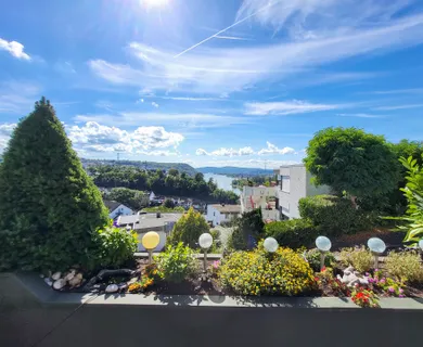 Großzügige Eigentumswohnung mit unvergleichlichem Rheinblick und Penthouse-Feeling!