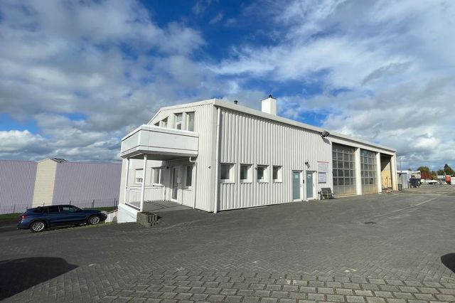 Bürogebäude + Werkstatt