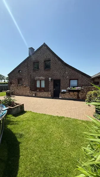 Hausansicht WE links