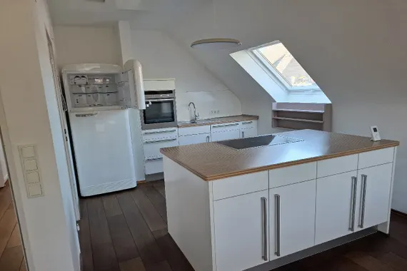 2-3-Zimmer-Dachgeschosswohnung mit großem, ausgebauten Spitzboden in zentraler Ortslage von Hinsbeck