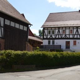Ein schönes 2-Familienhaus in bester Lage! Ideal für Familie mit Kindern!