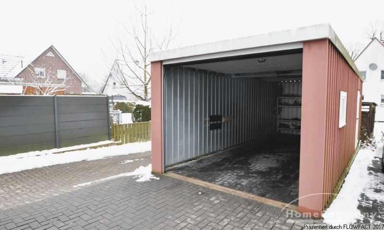 Garage hinter dem Haus.jpg