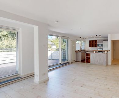 Großzügige Penthouse-Maisonette am Tegeler Forst mit 2 Dachterrassen, 2 Stellplätzen  & Einbauküche