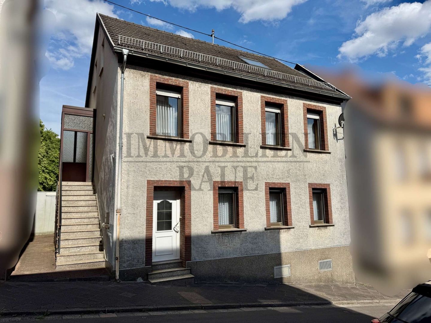 FAMILIENFREUNDLICHES 1 FAM-HAUS MIT EINLIEGERWOHNUNG IN SULZBACH - OHNE GARTEN - SOFORT FREI