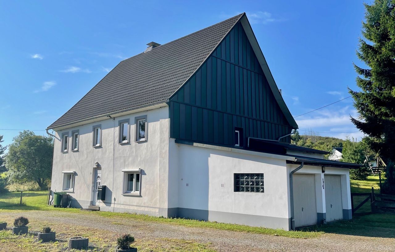 Renoviertes, geräumiges Bauernhaus mit großem Grundstück!