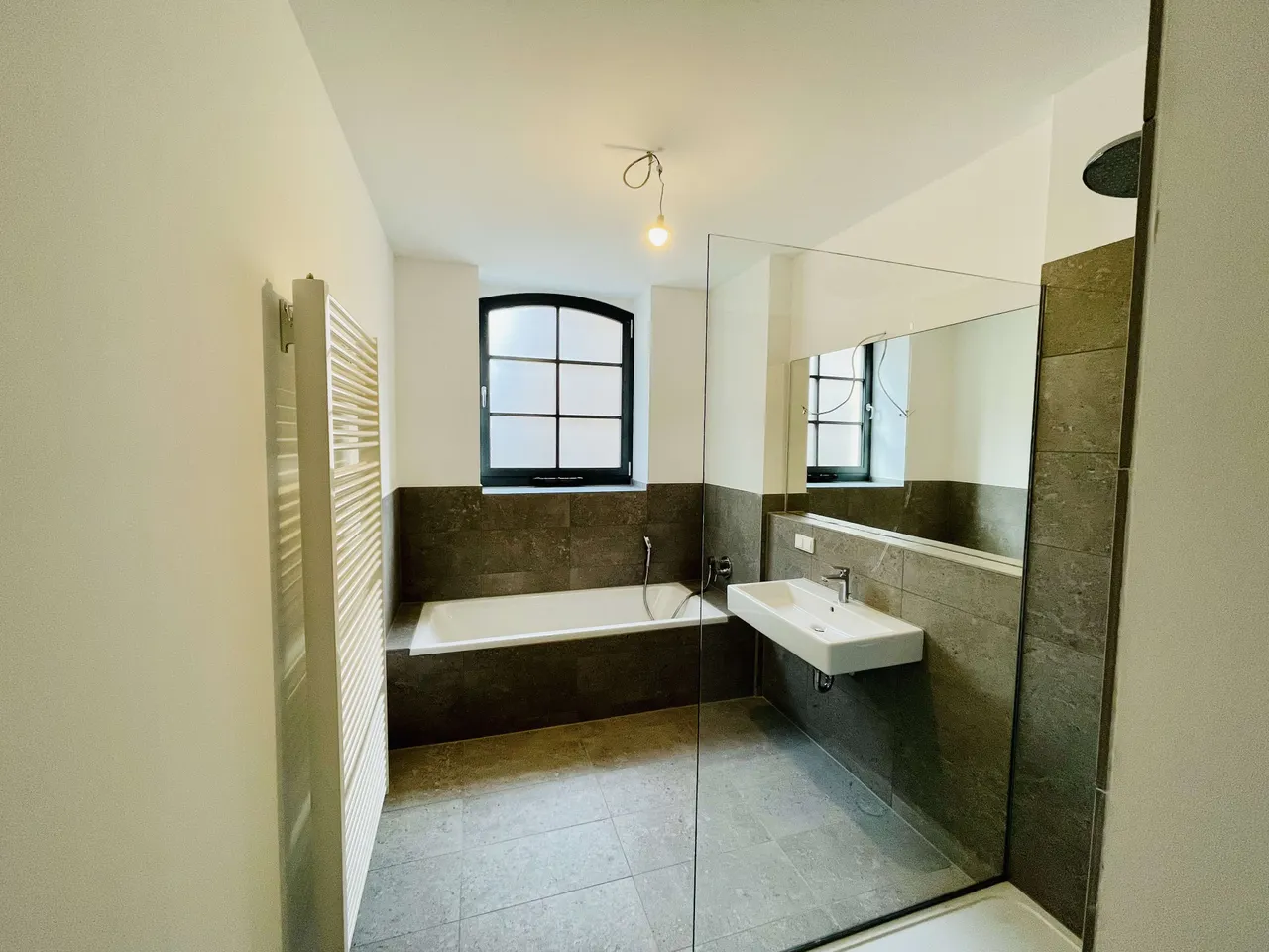 Schicke 2-Zimmerwohnung mit Einbauküche in der „Alten Brauerei“ nähe MMT Campus und UMM - Foto 5