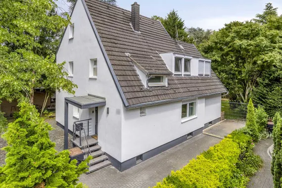 Freistehendes Familiendomizil mit Stil in Düsseldorf-Angermund