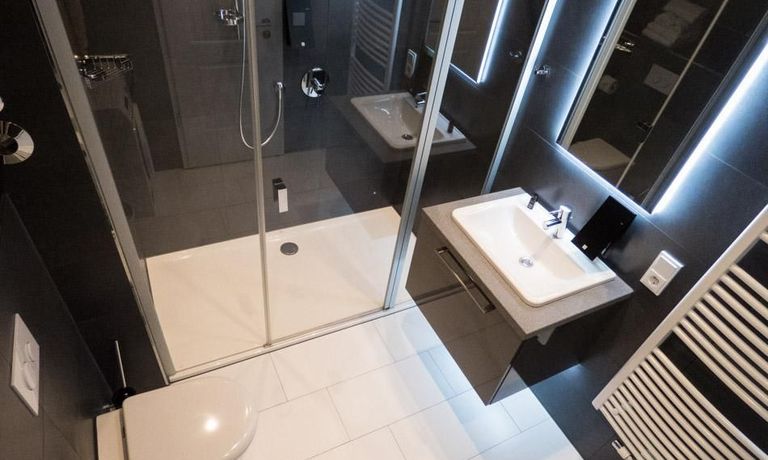 Bad mit stufenloser Dusche