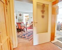 Flur mit Zugang zum Büro