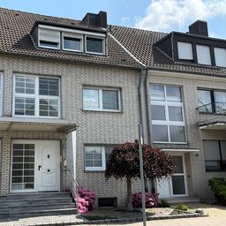 Einfamilienhaus mit Einliegerwohnung, Garage, Balkon und ausgebautem Dachstudio