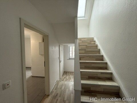 Wohn- und Geschäftshaus mit ca. 100 m² Ladenlokal & ca. 120 m² modernisierter Maisonettewohnung