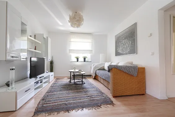 Reizvolle helle Wohnung in bevorzugter Wohnlage, mit Gartenterrasse und eigenem Eingang, Internetzugang.