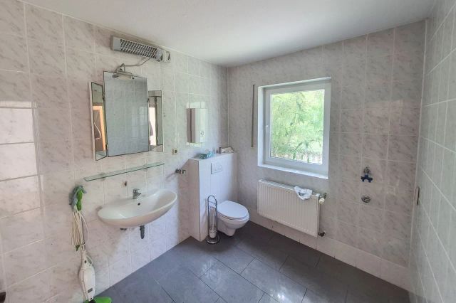 Bad/WC (EG)