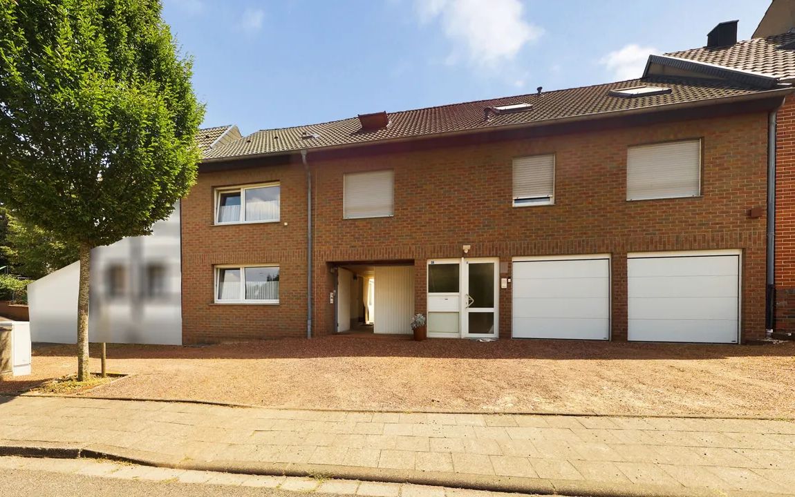 Geschichte trifft Moderne (1750 & 1998): Zweifamilien-Ensemble in Aldenhoven mit Solar & XL-Garten
