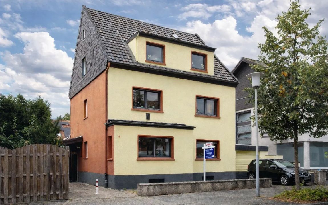 Großes Anwesen mit ca. 460 m² Wohn-/Nutzfläche und knapp 1.000 m² Grundstück