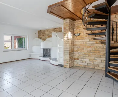 Familienfreundliche 6-Zimmer-Whg mit Garten! - Photo 1