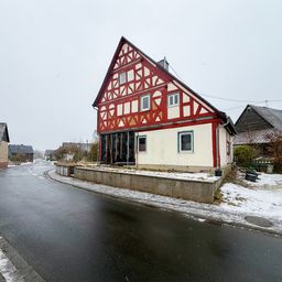 Sanierungsbedürftiges Einfamilienhaus in schöner Ortslage nahe Rennerod!