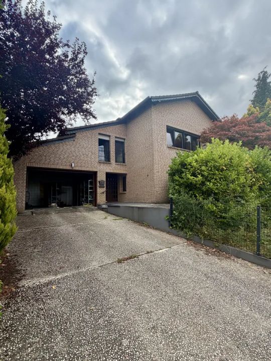 Zweifamilienhaus mit Baugrundstück und vielseitigen Nutzungsmöglichkeiten