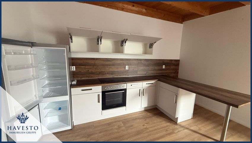 Stilvolle 2-Zimmer-Dachgeschosswohnung mit Holzbalkendecke, Einbauküche & modernisiertem Bad - Foto 2