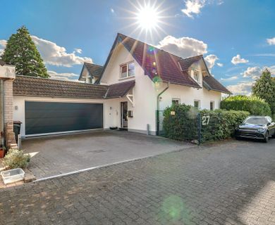 Stilvolles Einfamilienhaus mit großzügigem Grundstück und gehobenem Wohnkomfort
