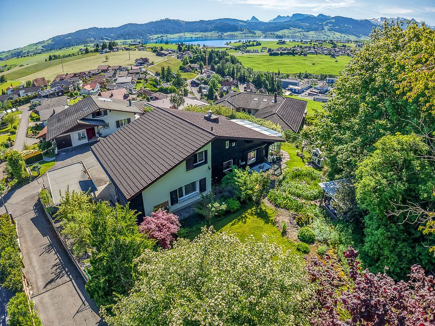 Einfamilienhaus mit Wintergarten: Seeblick, Bergpanorama und Gartenidylle